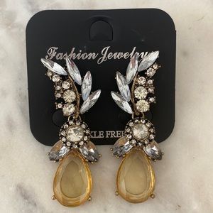 ♦️SOLD♦️Rhinestone drop earrings with yellow/citrine gem. Brand new!
